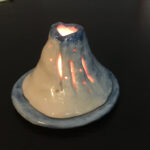 porta candela vulcano in ceramica in blu pavone